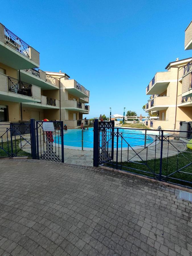 Appartamento Con Piscina Green Bay Village Pineto Zewnętrze zdjęcie