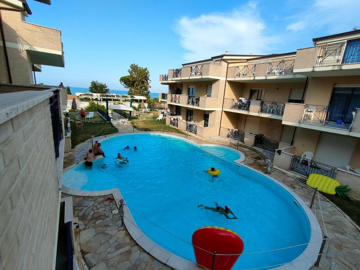 Appartamento Con Piscina Green Bay Village Pineto Zewnętrze zdjęcie